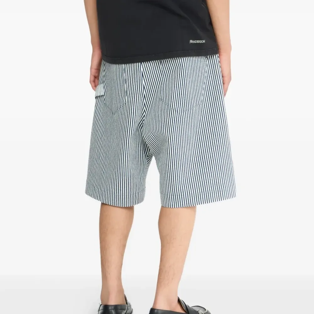 Футболка с вышитым логотипом