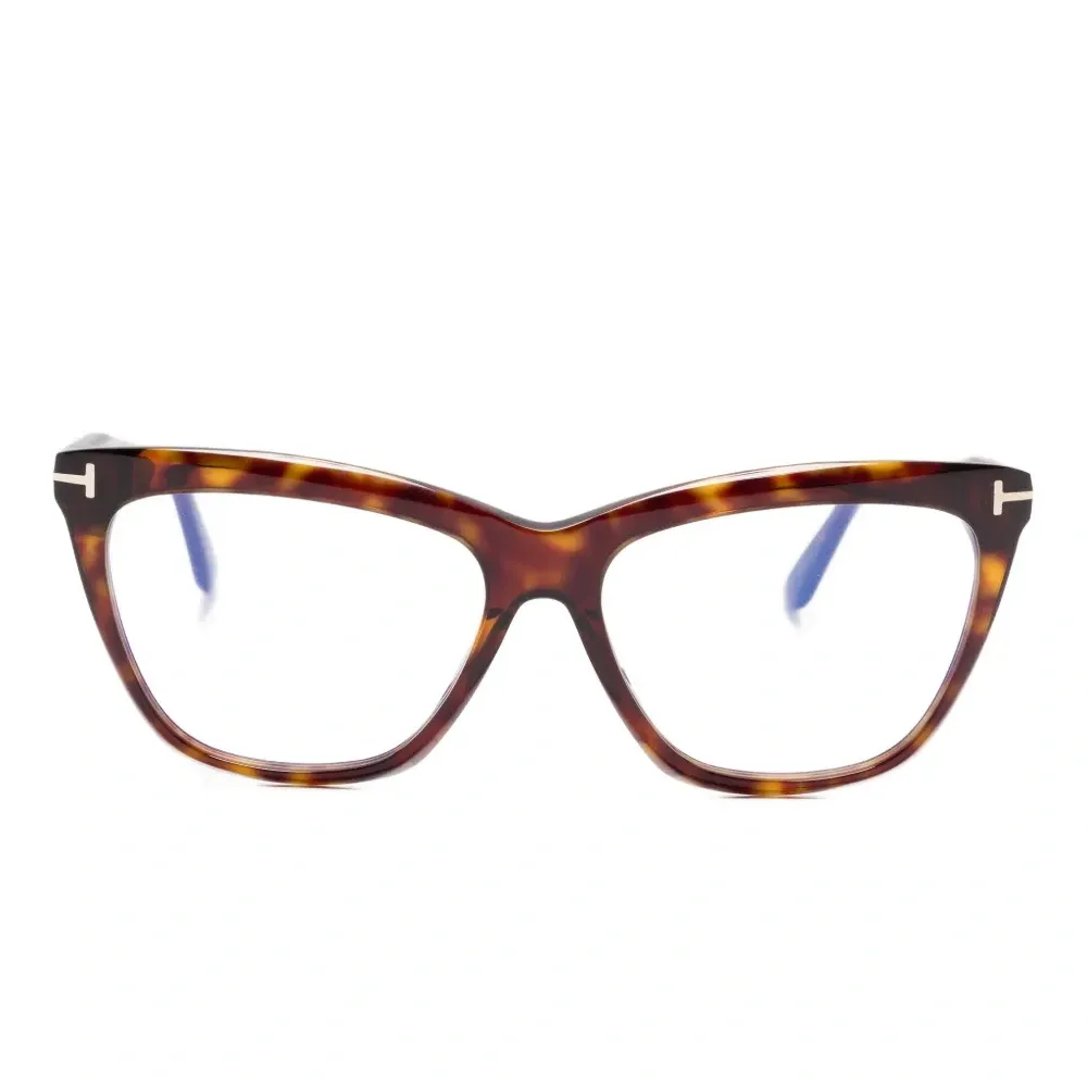 Очки в оправе 'кошачий глаз'