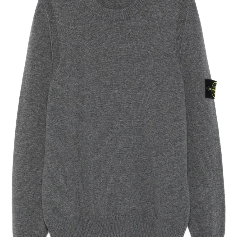 свитер с круглым вырезом