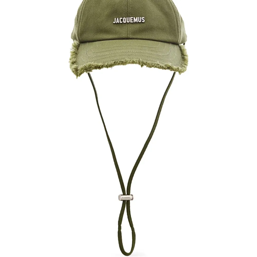 Кепка с бахромой