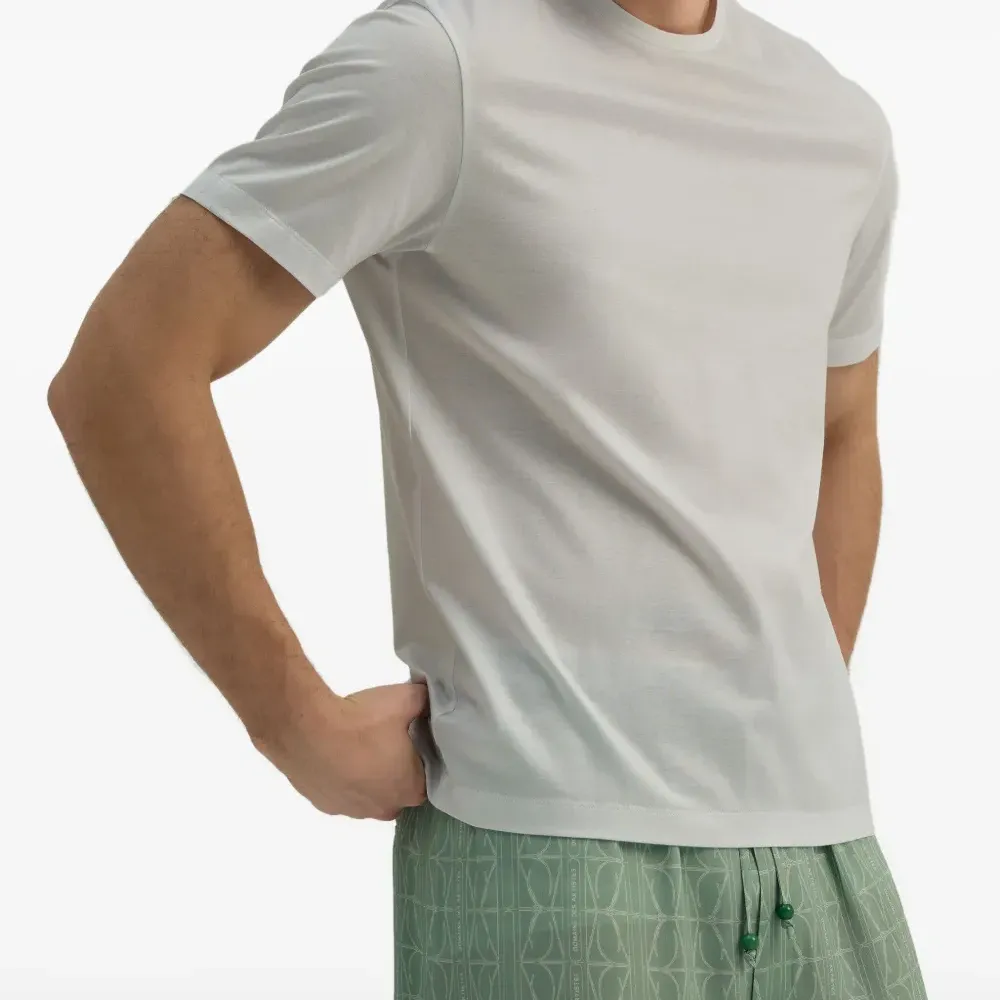 футболка с круглым вырезом