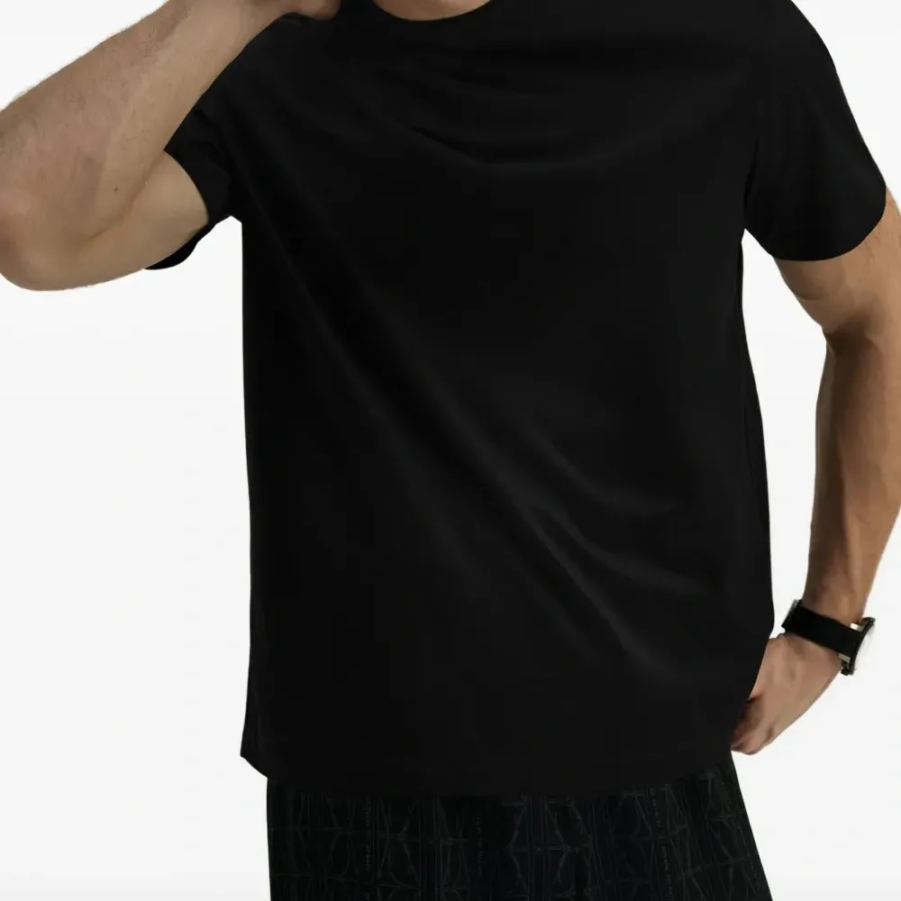 футболка с круглым вырезом