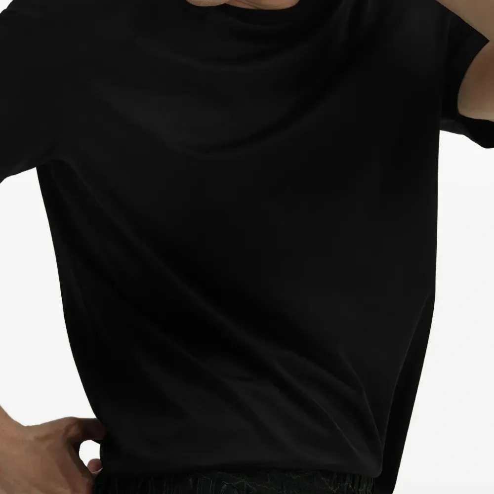 футболка с круглым вырезом