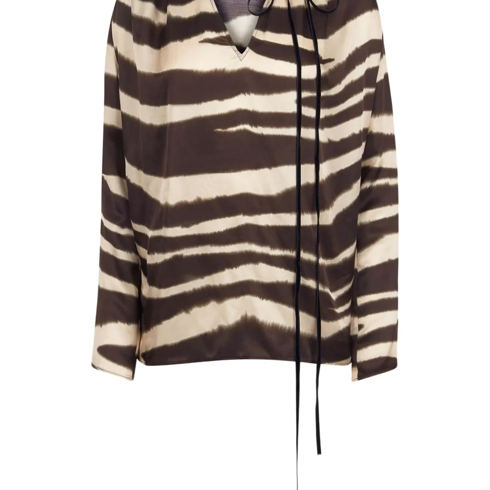 Топ с V-образным вырезом и зебровым принтом