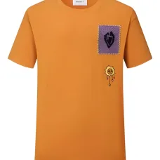 футболка с нашивками