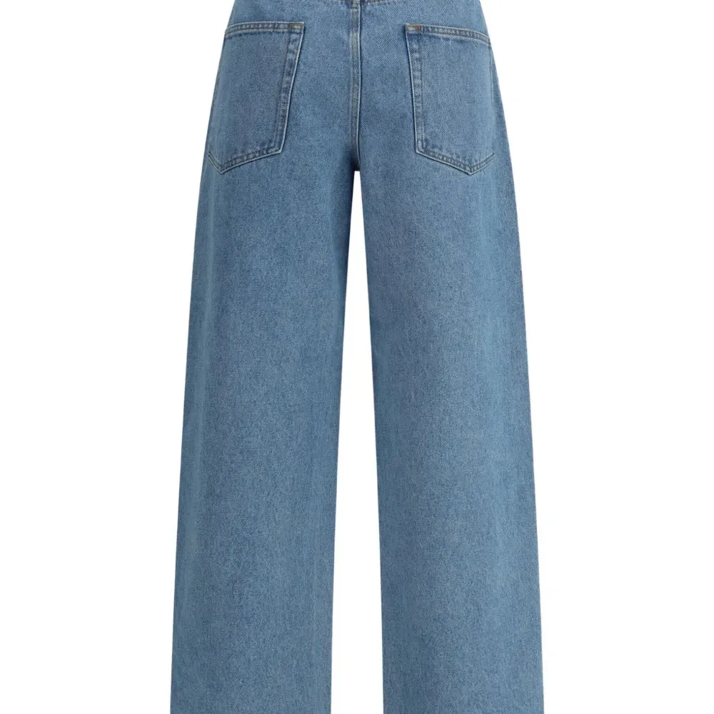 Джинсы с пятью карманами