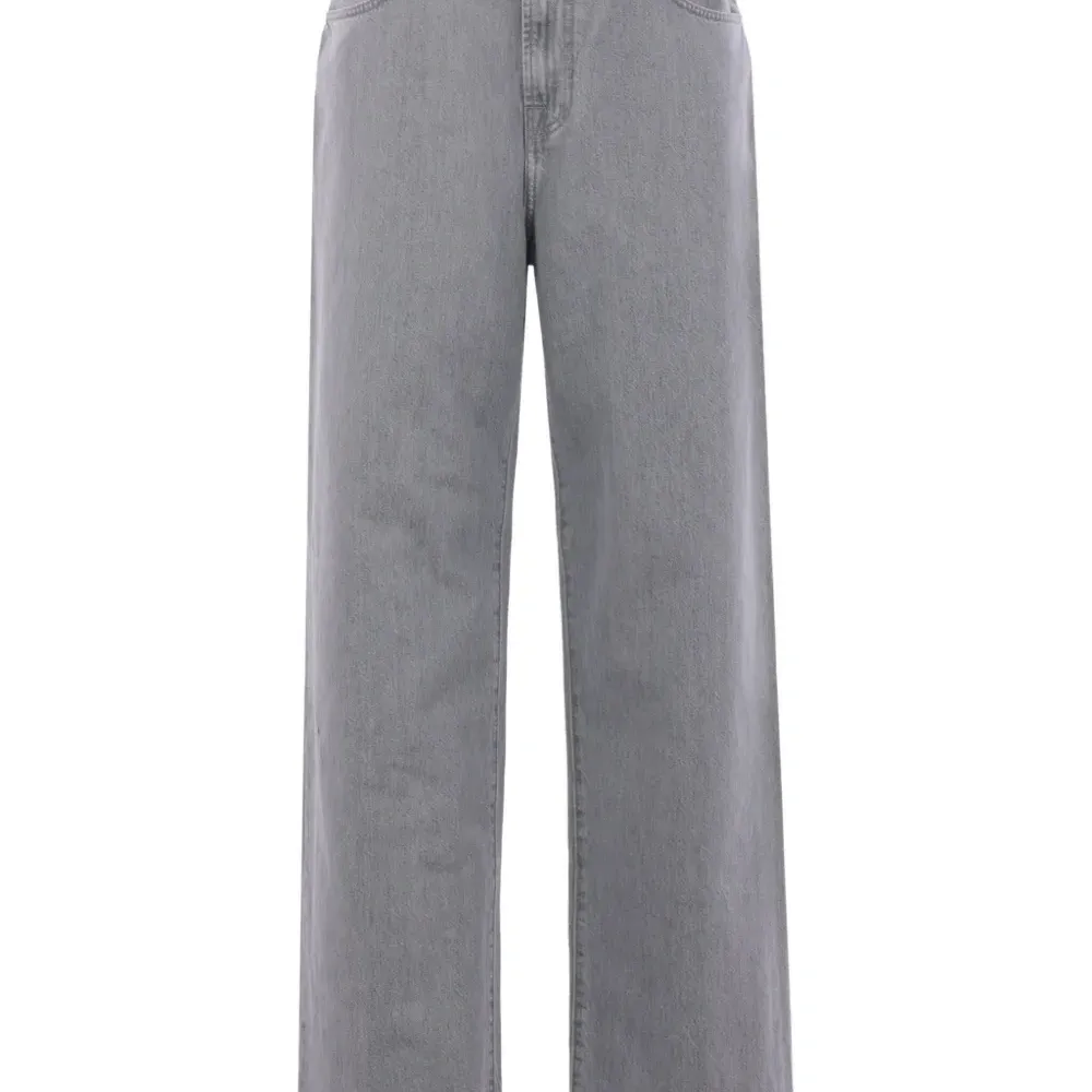 джинсы с эффектом потертости