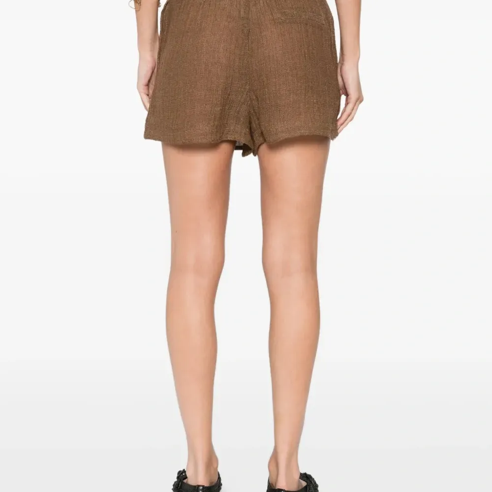 Льняные шорты с эластичным поясом Льняные шорты с эластичным поясом