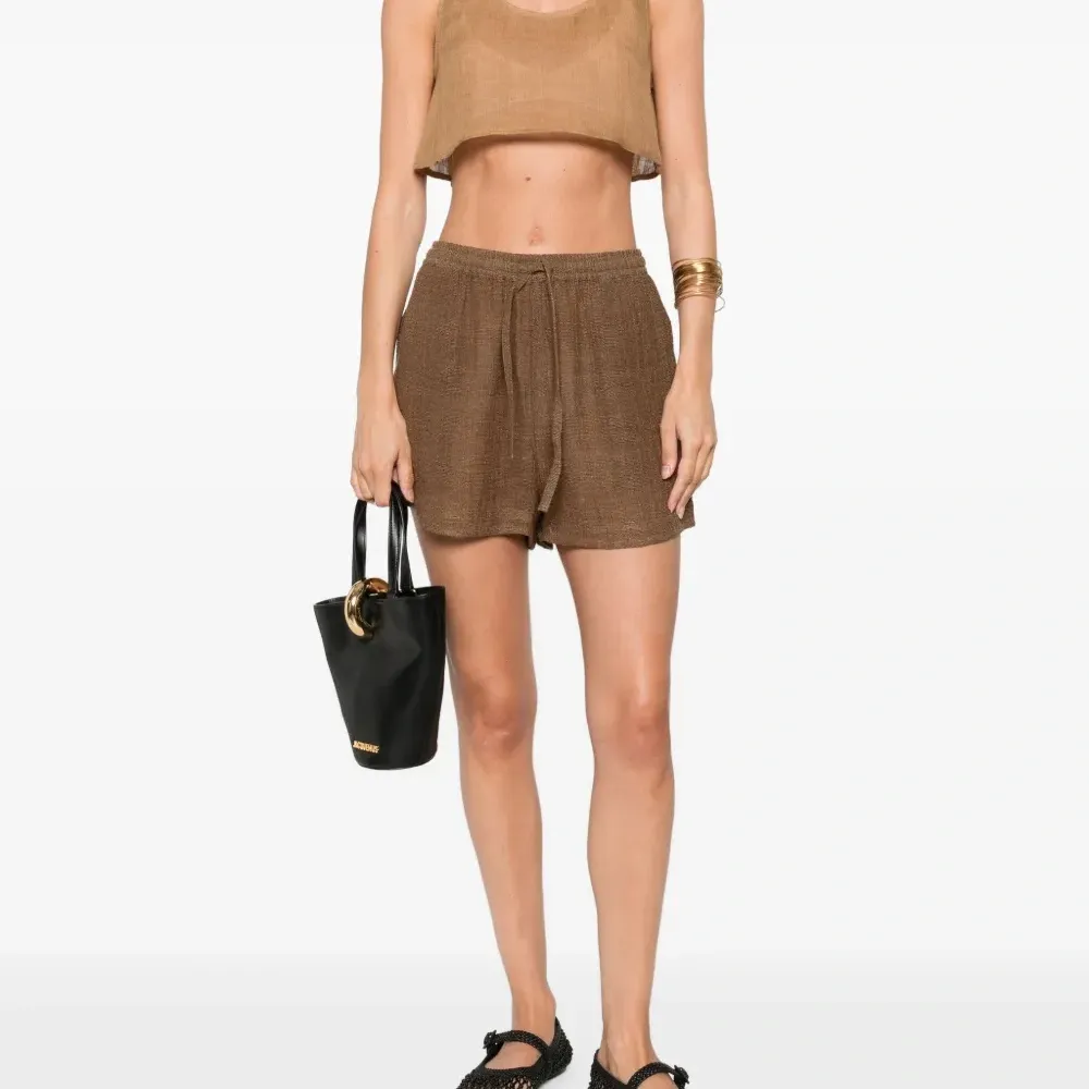 Льняные шорты с эластичным поясом Льняные шорты с эластичным поясом