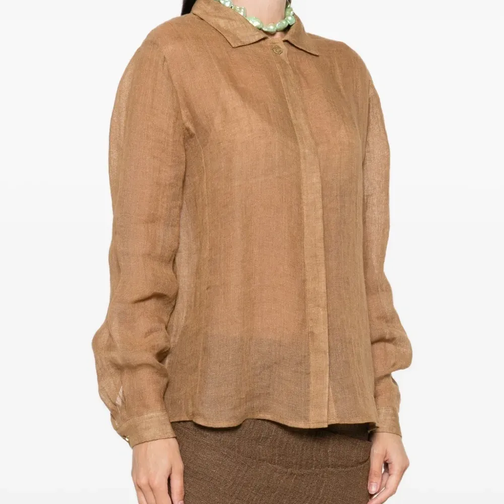 Льняная рубашка на пуговицах Льняная рубашка на пуговицах