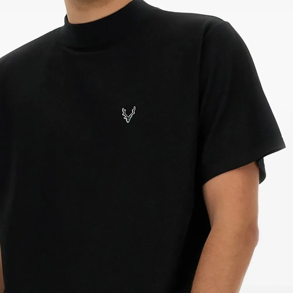 Футболка с вышитым логотипом