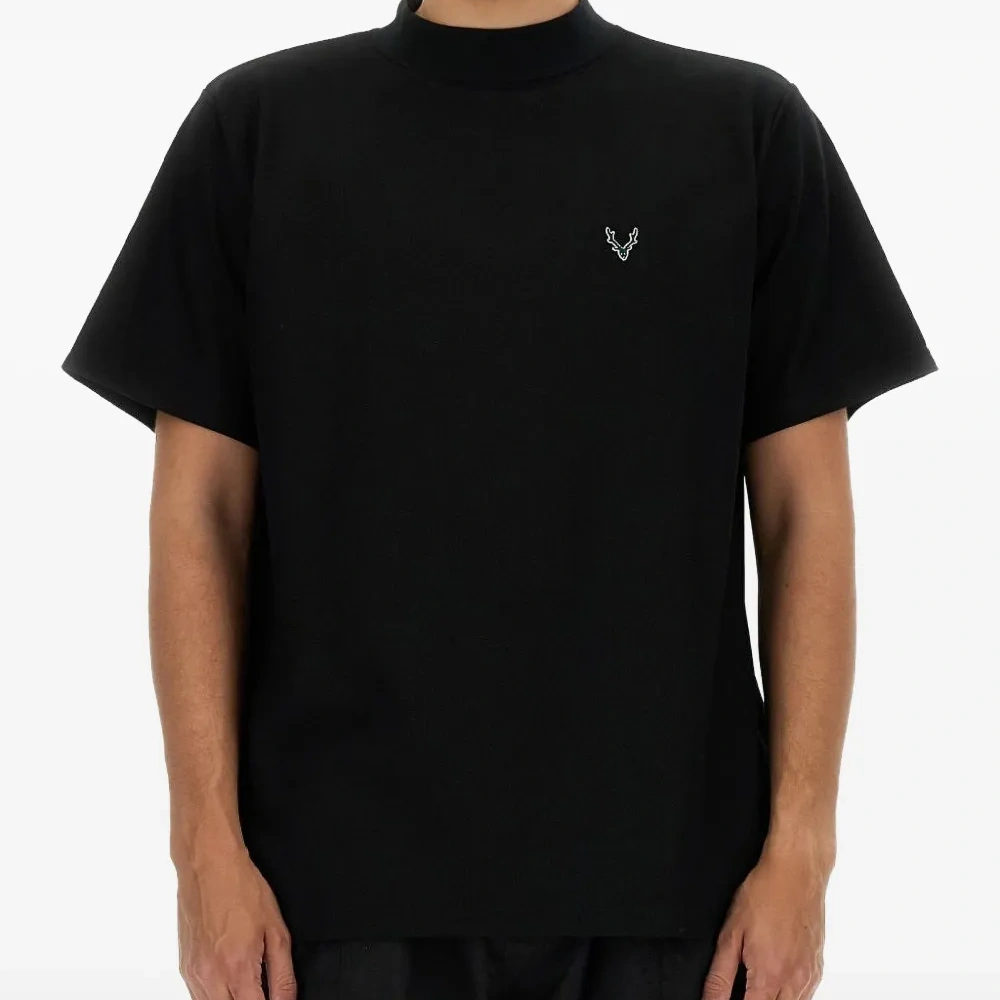 Футболка с вышитым логотипом