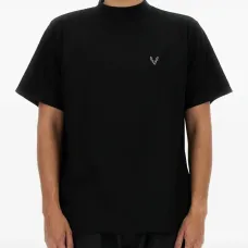 Футболка с вышитым логотипом