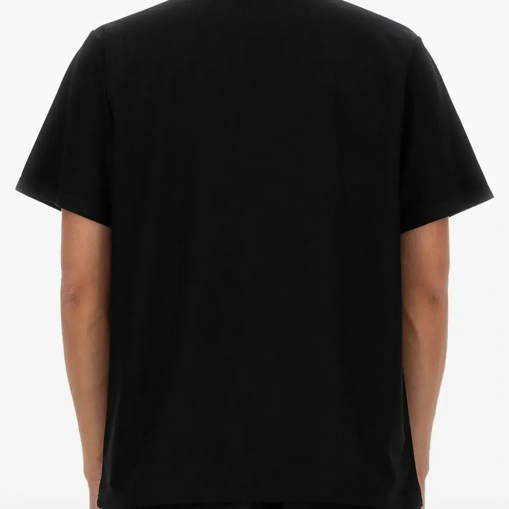 Футболка с вышитым логотипом