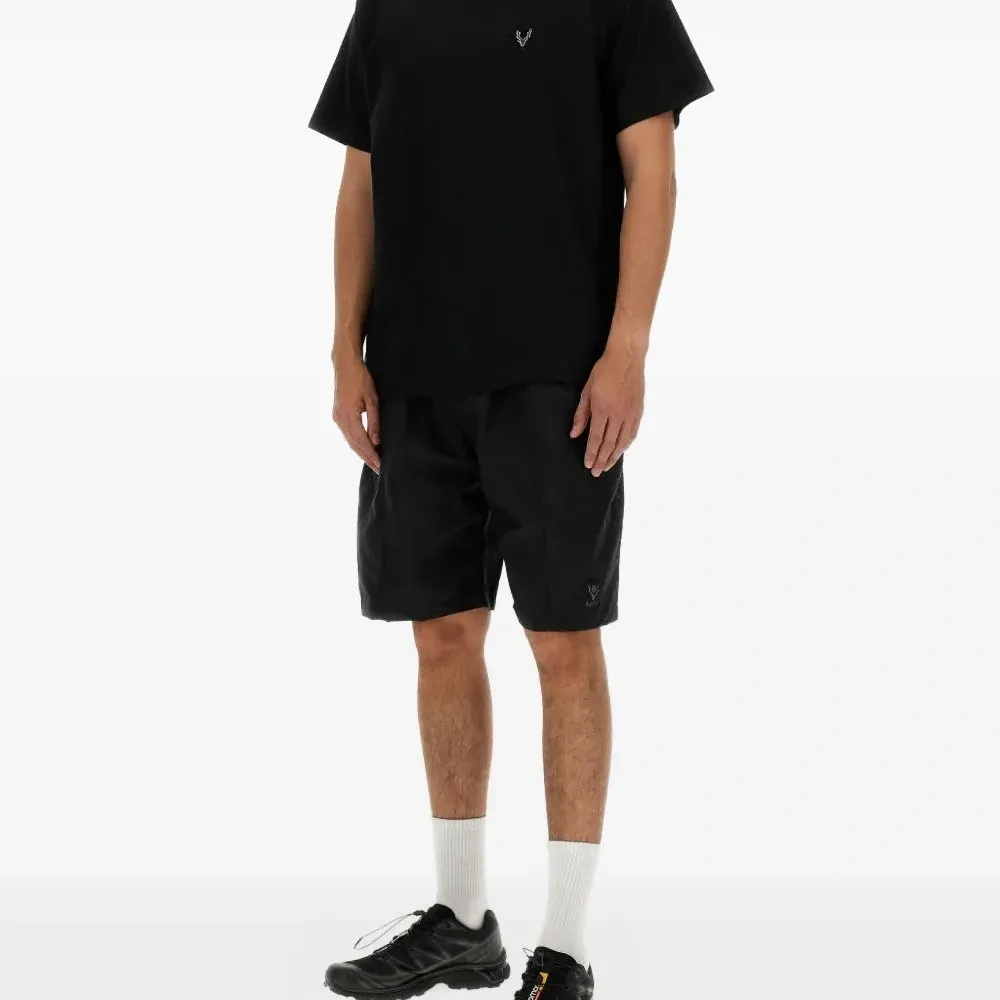 Футболка с вышитым логотипом