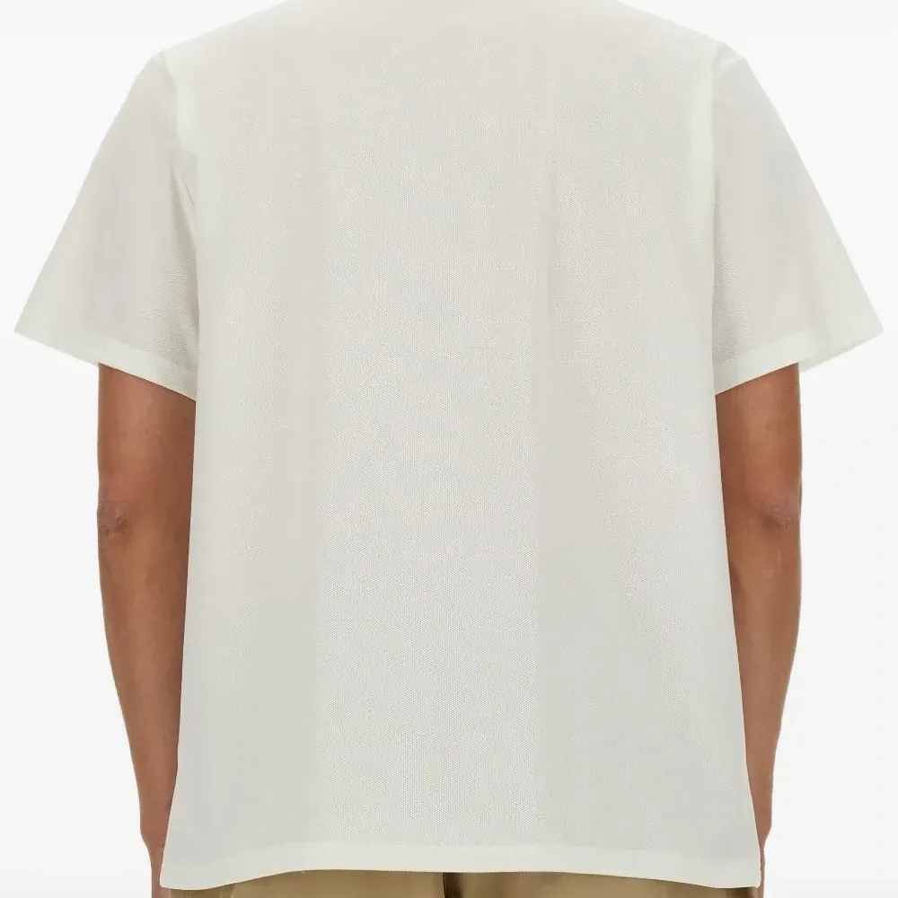 Футболка с вышитым логотипом