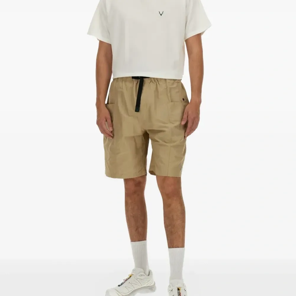 Футболка с вышитым логотипом