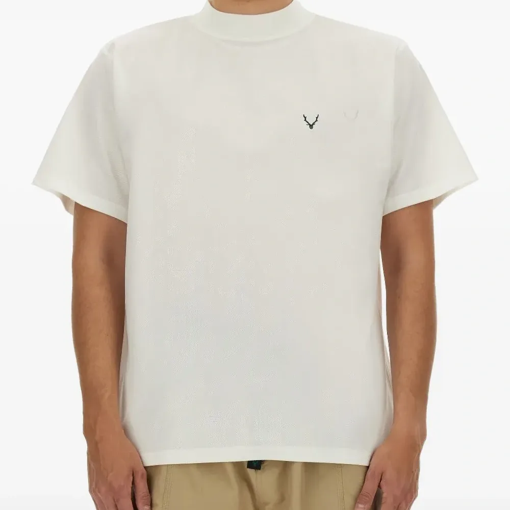 Футболка с вышитым логотипом