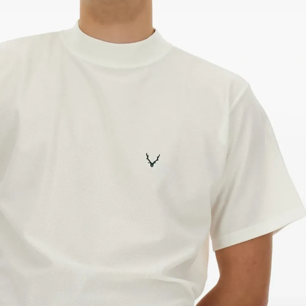 Футболка с вышитым логотипом