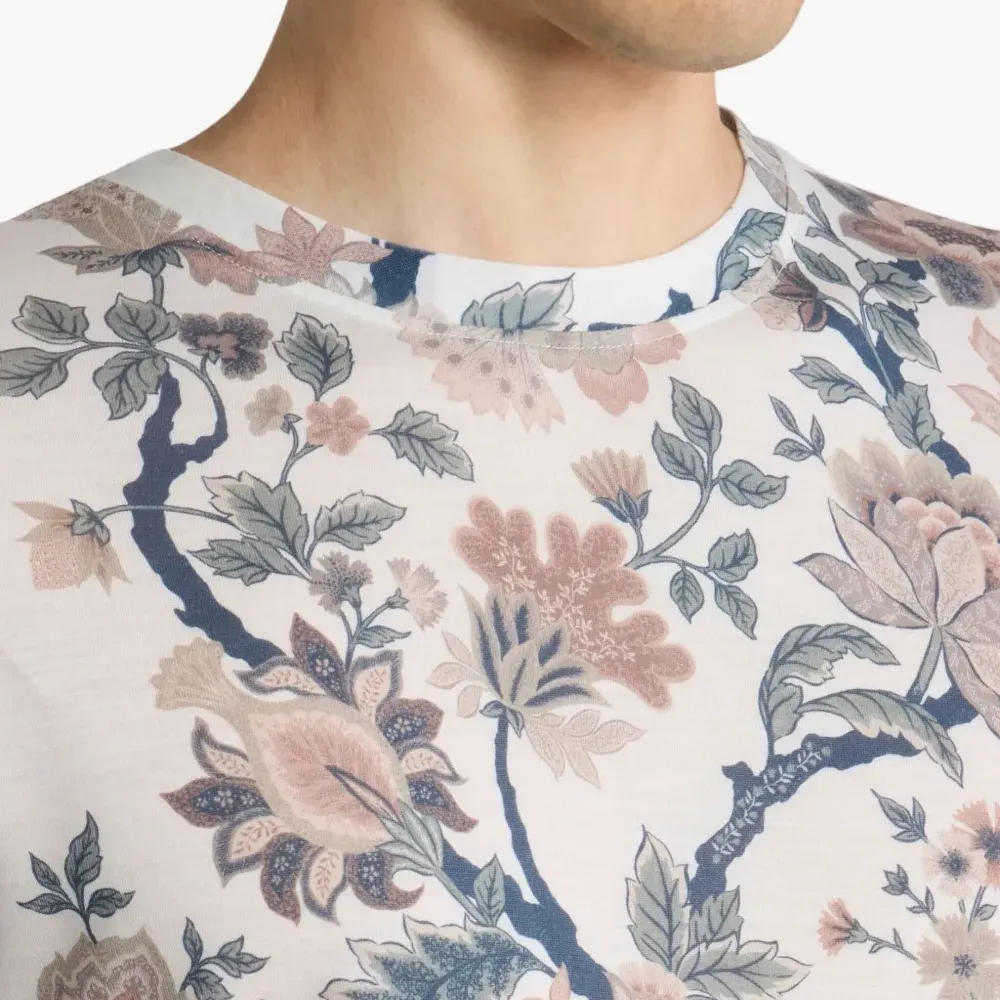 Футболка с цветочным принтом