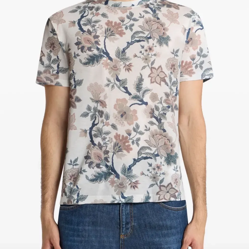 Футболка с цветочным принтом