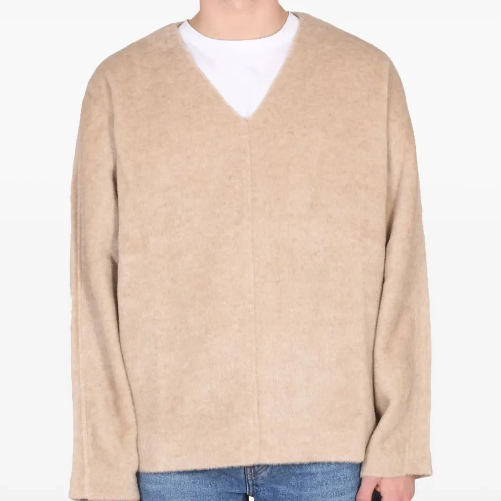 Свитер с V-образным вырезом