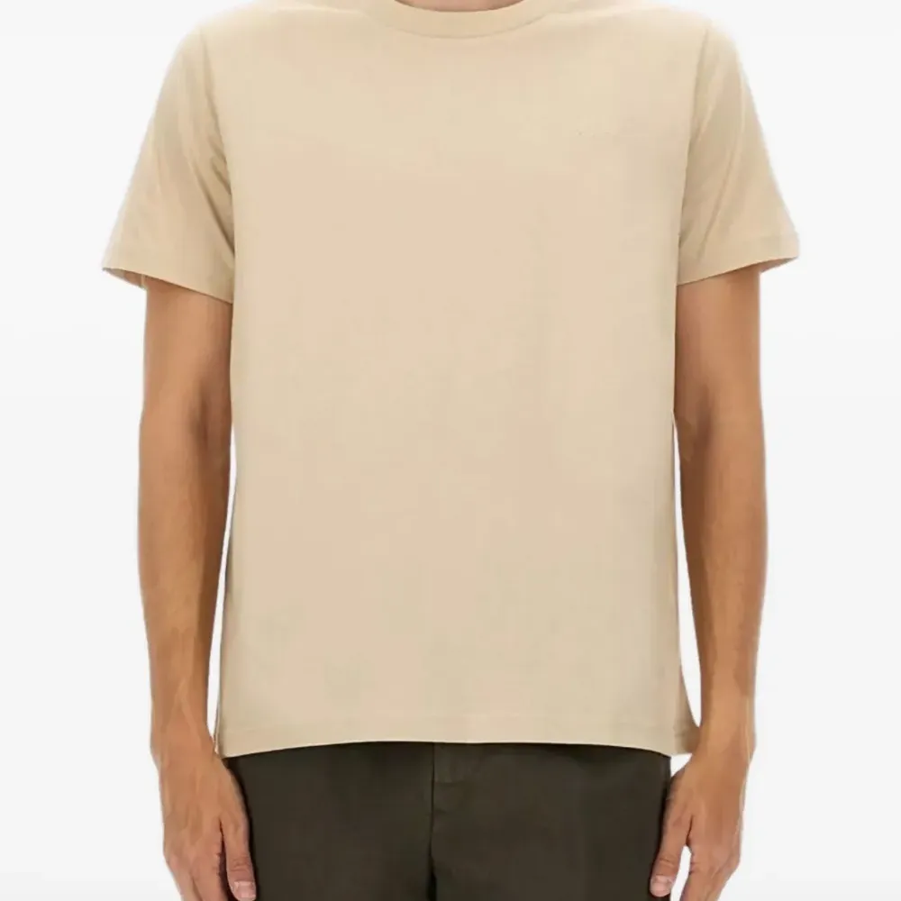 Футболка с круглым вырезом