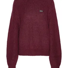 трикотаж с объемными рукавами и нашивкой-логотипом трикотаж с объемными рукавами и нашивкой-логотипом