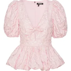 Топ с объемными рукавами