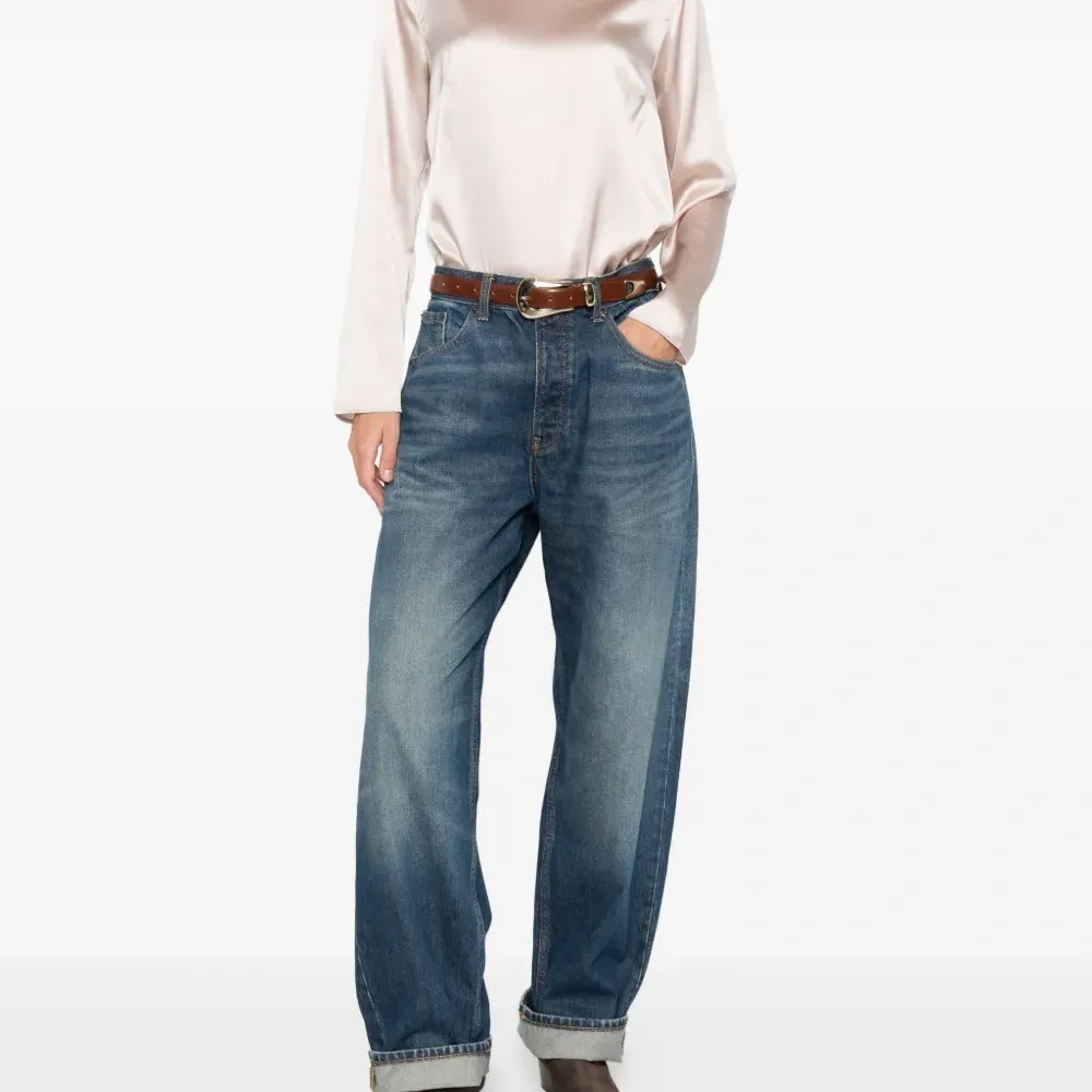 Блузка с вырезом-лодочкой и длинными рукавами