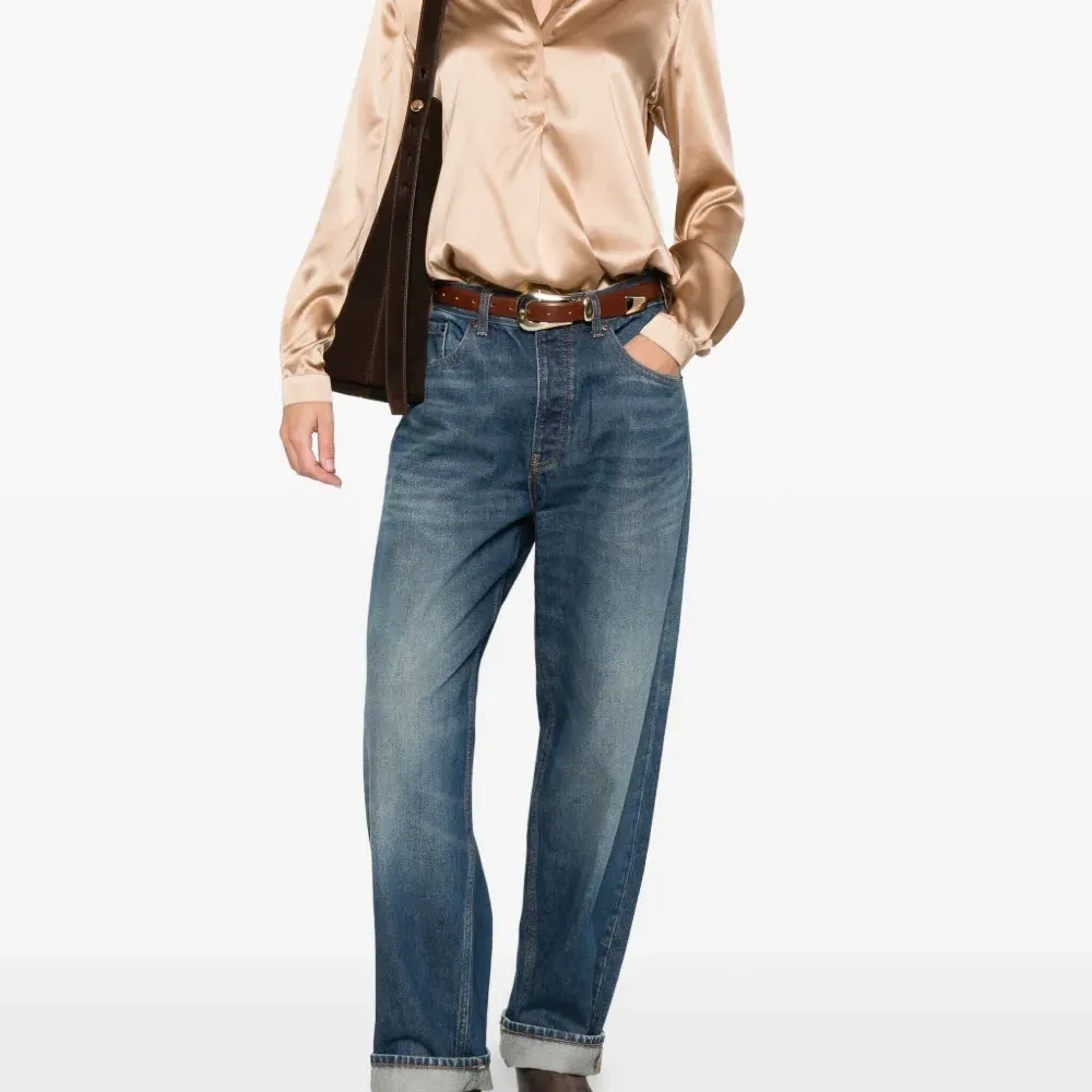 Блузка с V-образным вырезом на пуговицах