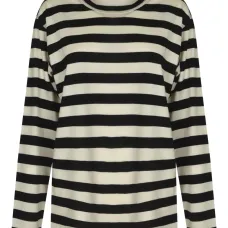 полосатая футболка с длинными рукавами