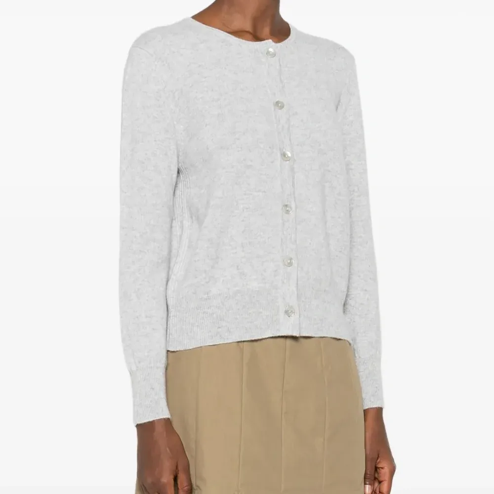 Кардиган на пуговицах