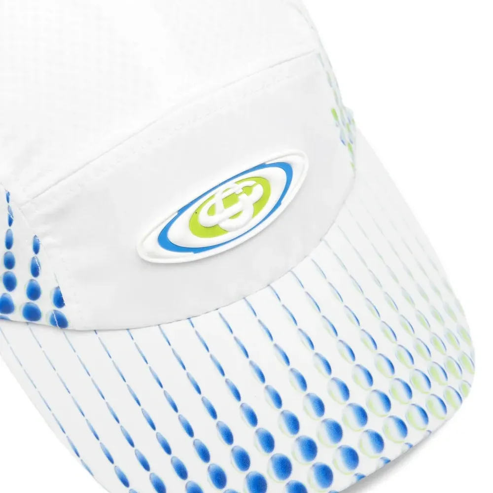 Бейсболка с узором и нашивкой с логотипом