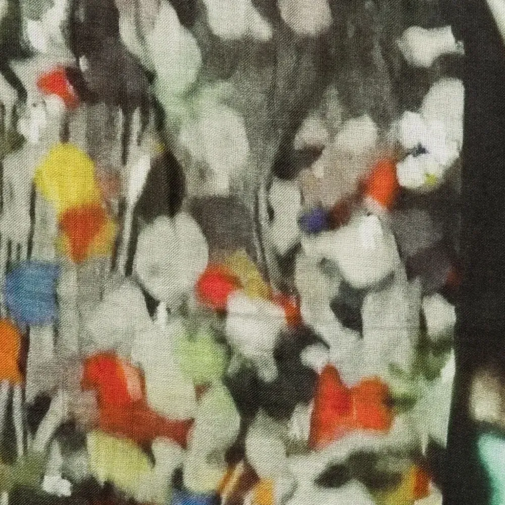 Шарф с принтом в виде букв