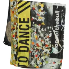 Шарф с принтом в виде букв