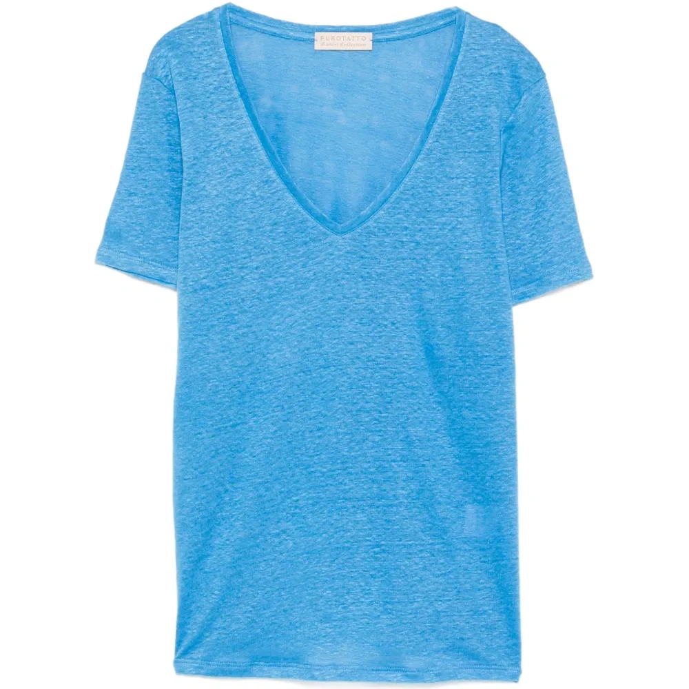 Футболка с V-образным вырезом