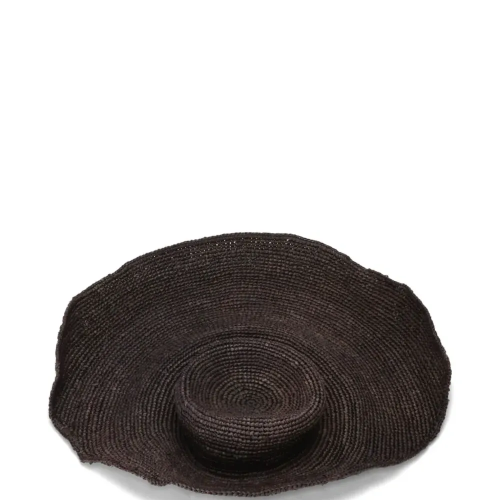 Шляпа с широкими полями