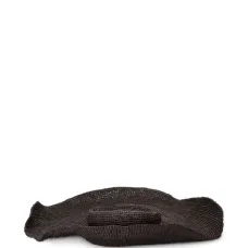 Шляпа с широкими полями