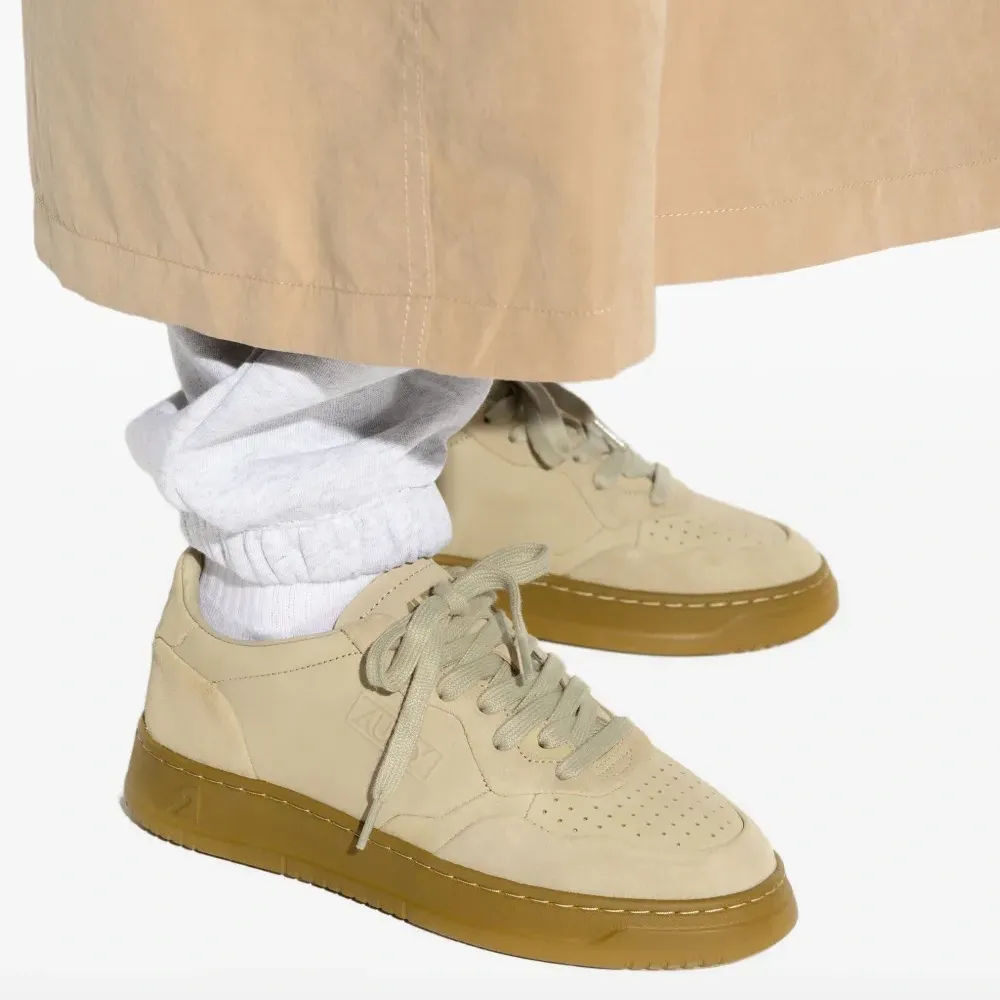 кожаные кроссовки