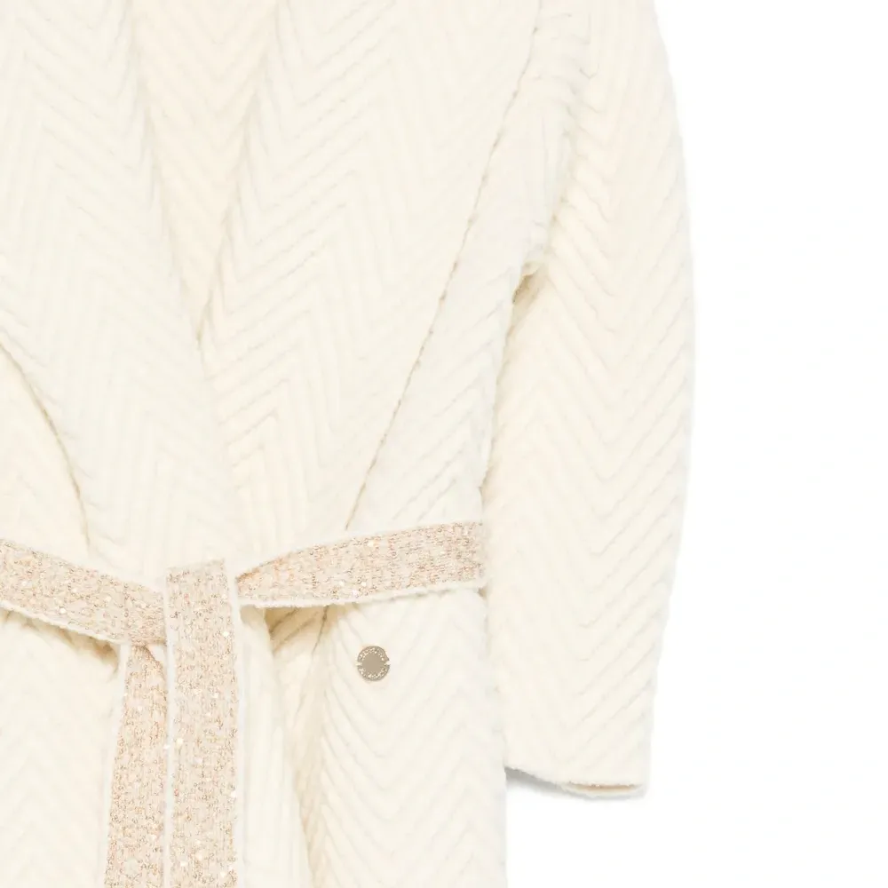 жакет с узором в елочку и поясом