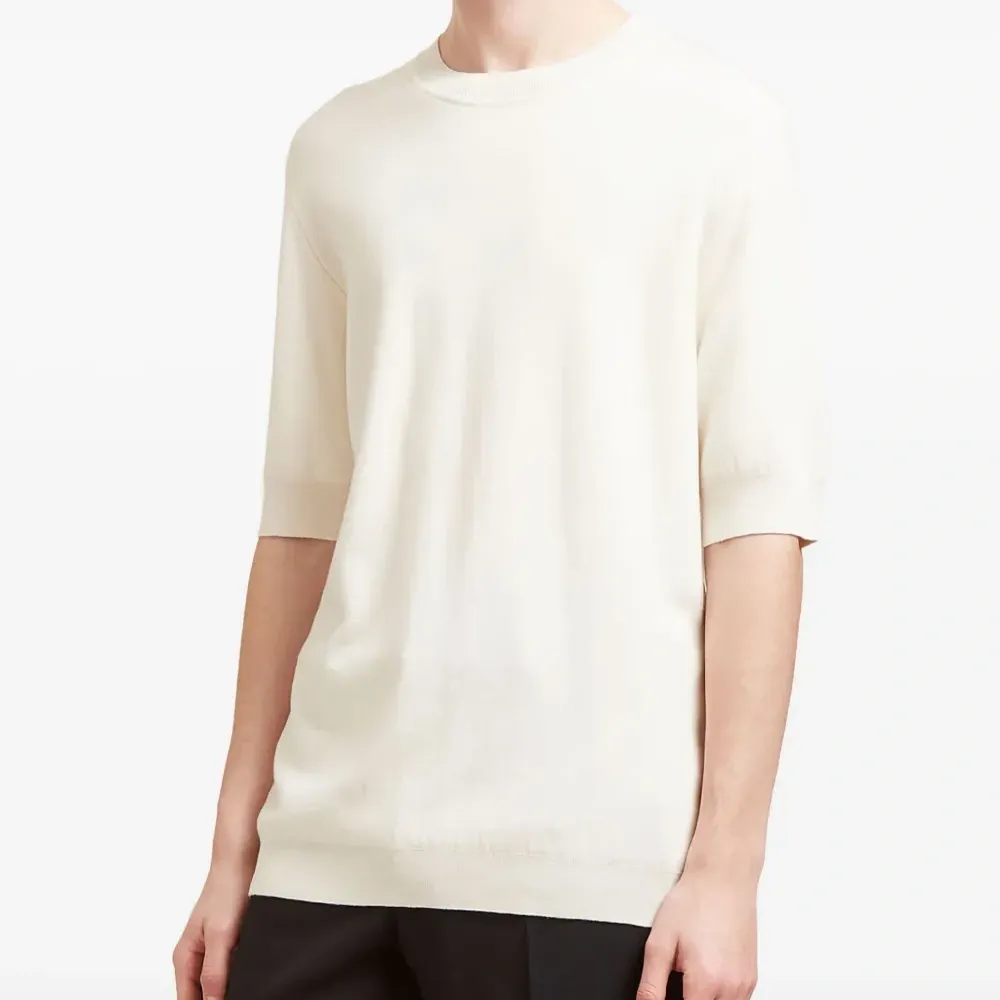 Футболка с круглым вырезом и короткими рукавами