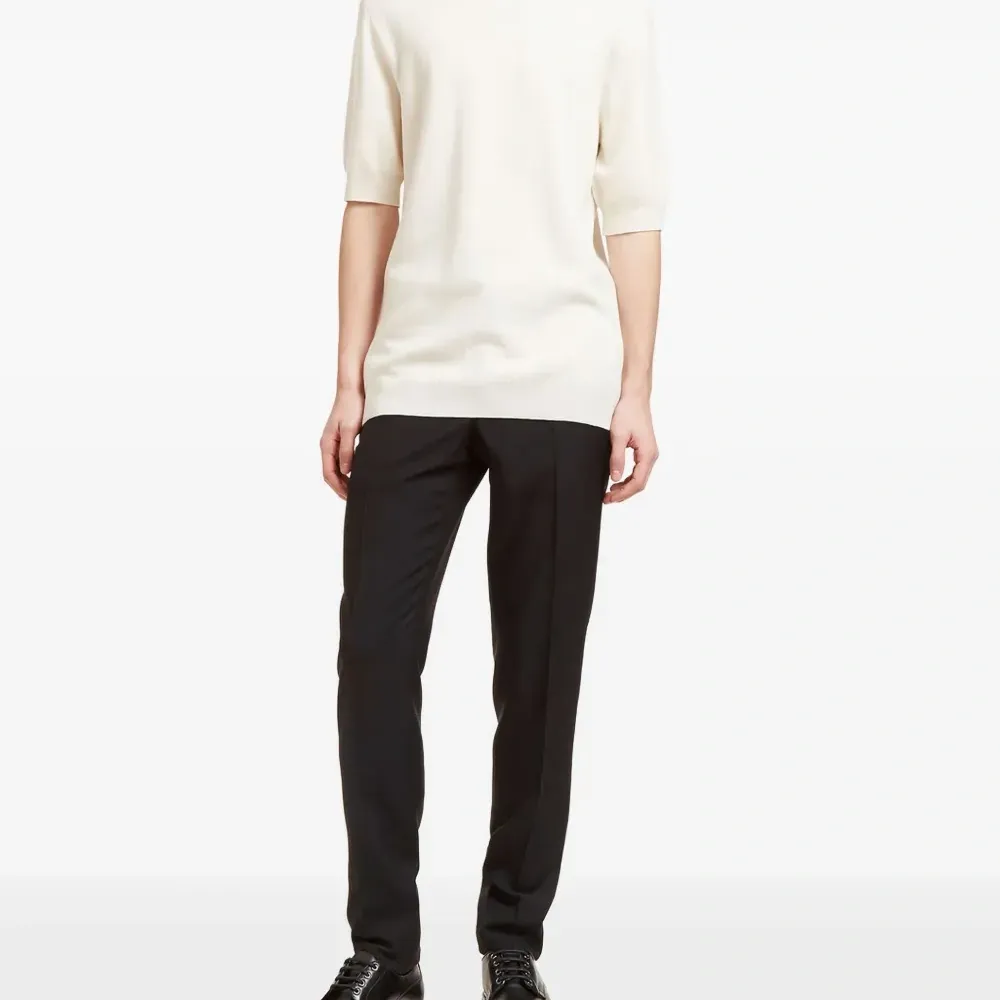 Футболка с круглым вырезом и короткими рукавами