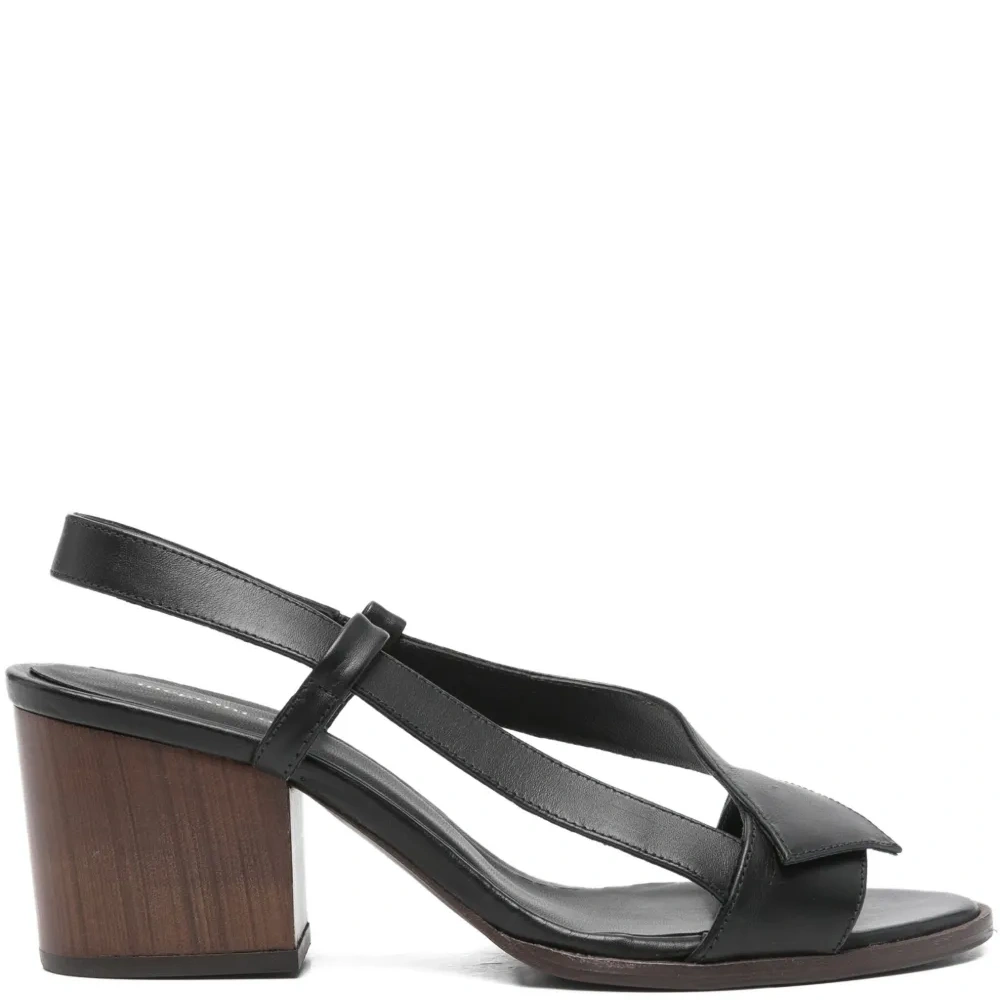 босоножки на блочном каблуке с ремешком на пятке