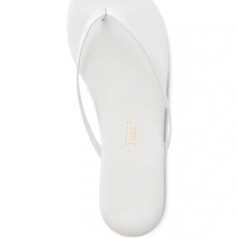 Сандалии на плоской подошве