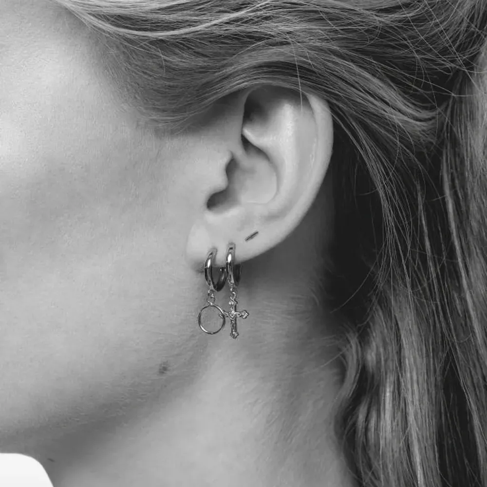 Серьги в форме крестов