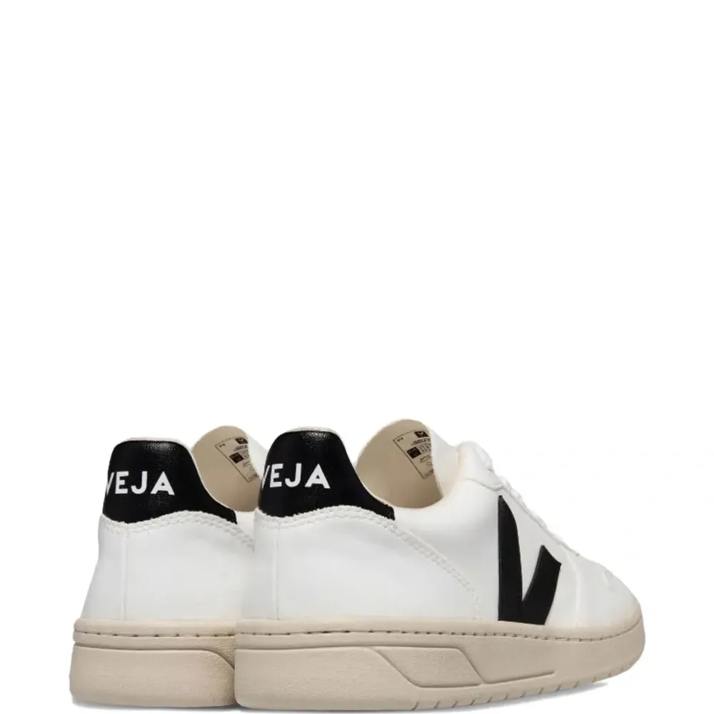 Кроссовки V-10