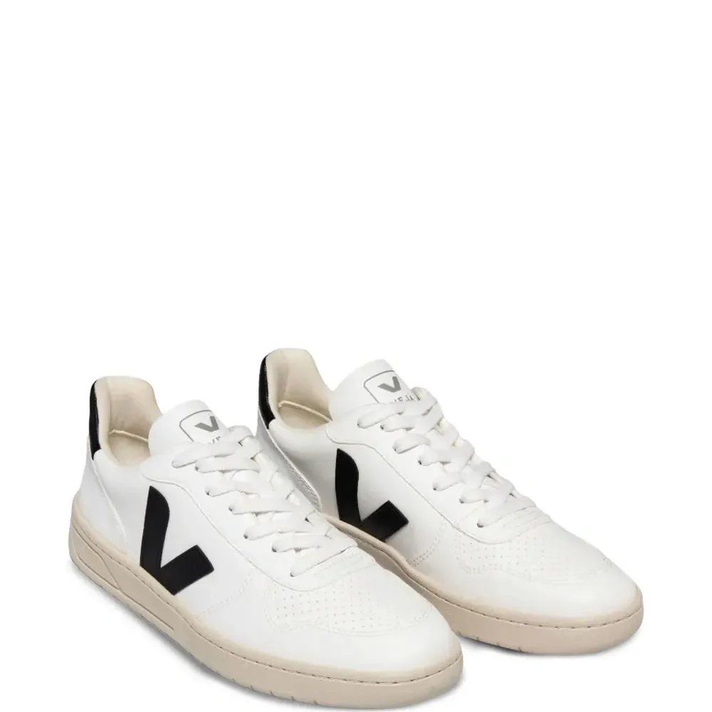 Кроссовки V-10