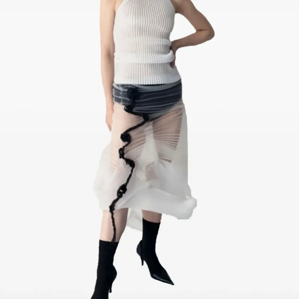 Топ Ena в рубчик с высоким воротником