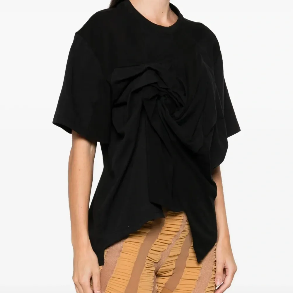 Футболка с узлом